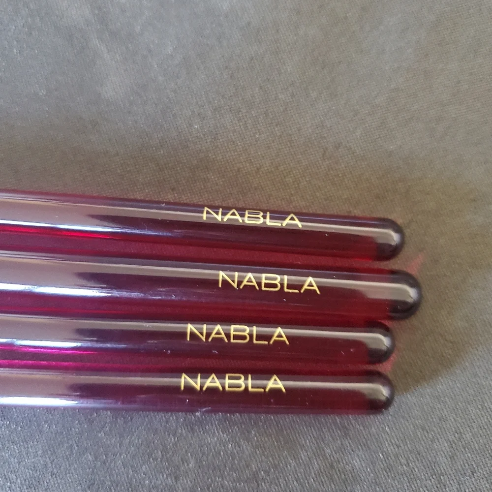 4 Nabla eyeshadow brushes and bag